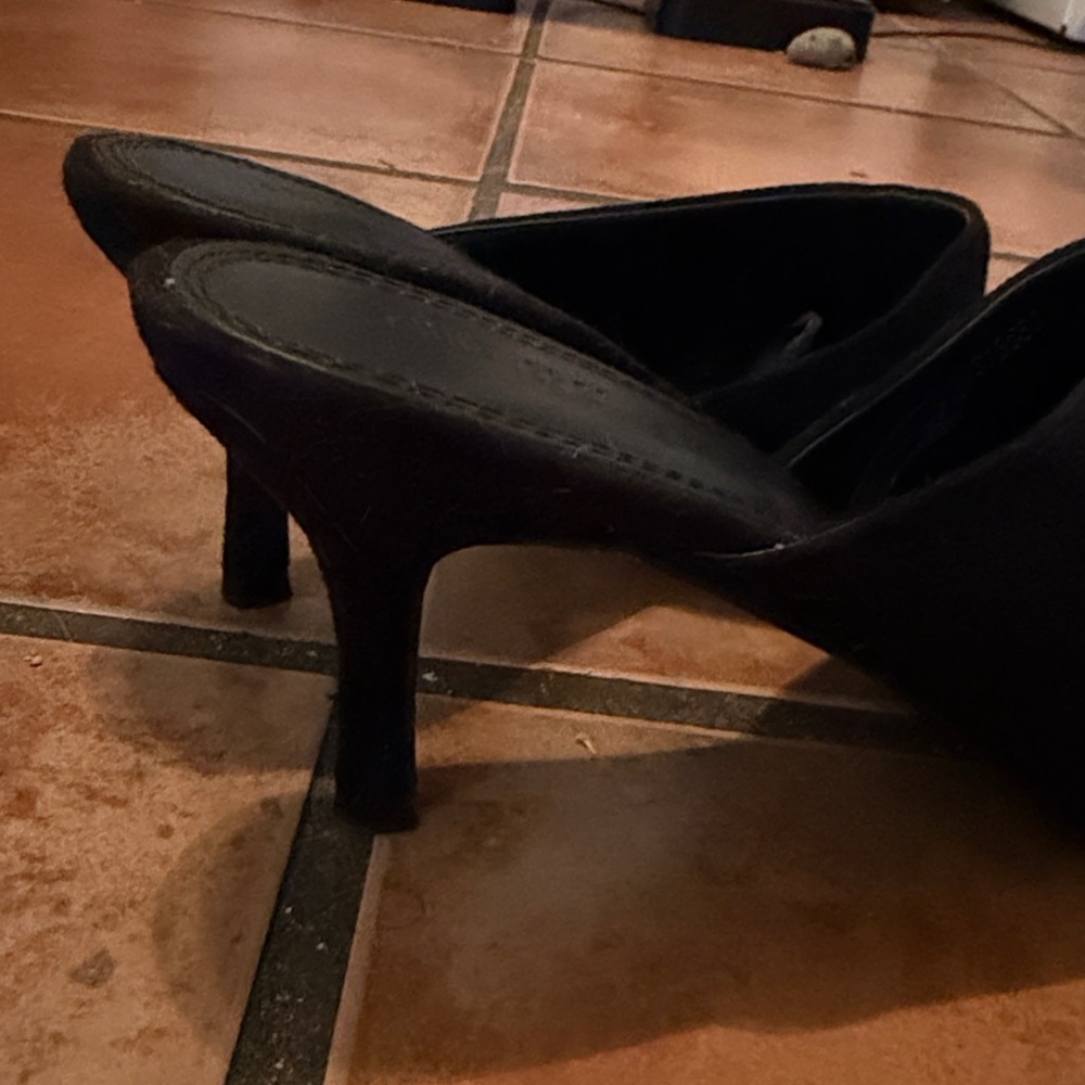 Forever 21 Black Slide-On Heels – Size 8 – Chic & Comfy - Picture 2 of 4